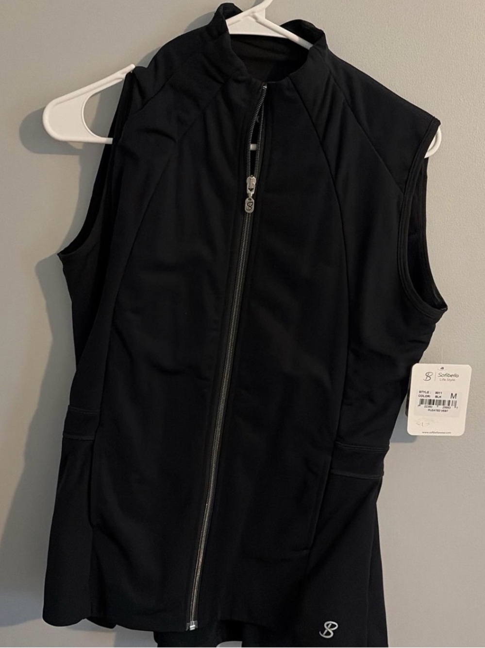Sporty Black Sleeveless Zip Front Vest - Size M